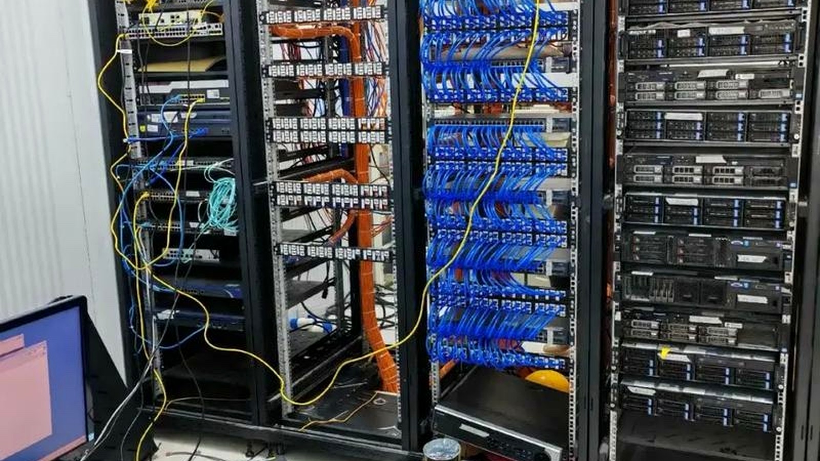 Network Cabinet & Power Distribution for AI smart project infrastructure